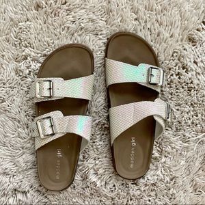 Iridescent madden girl slides